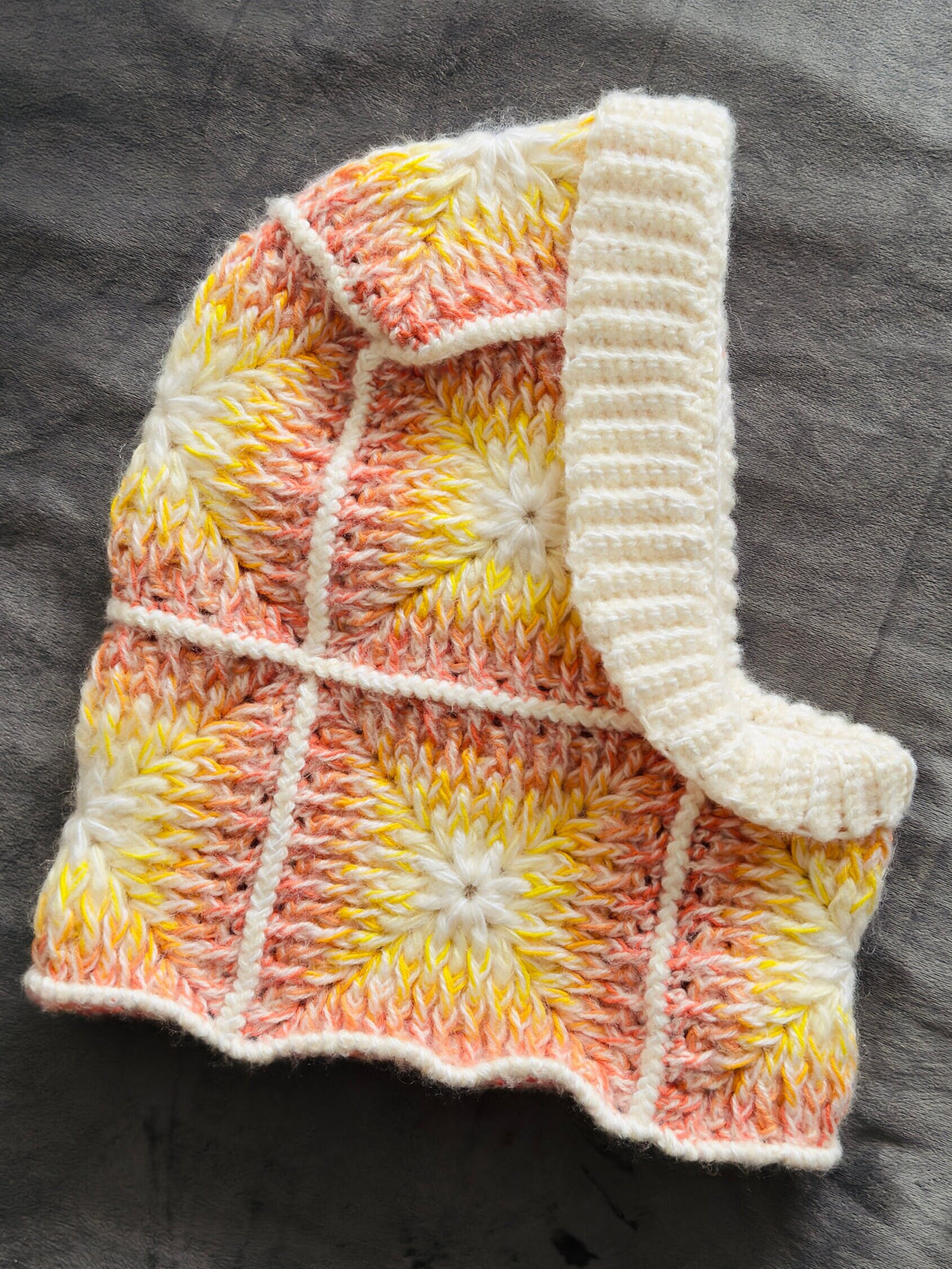 Mosaic Bloom Granny Square auf Englisch und Spanisch