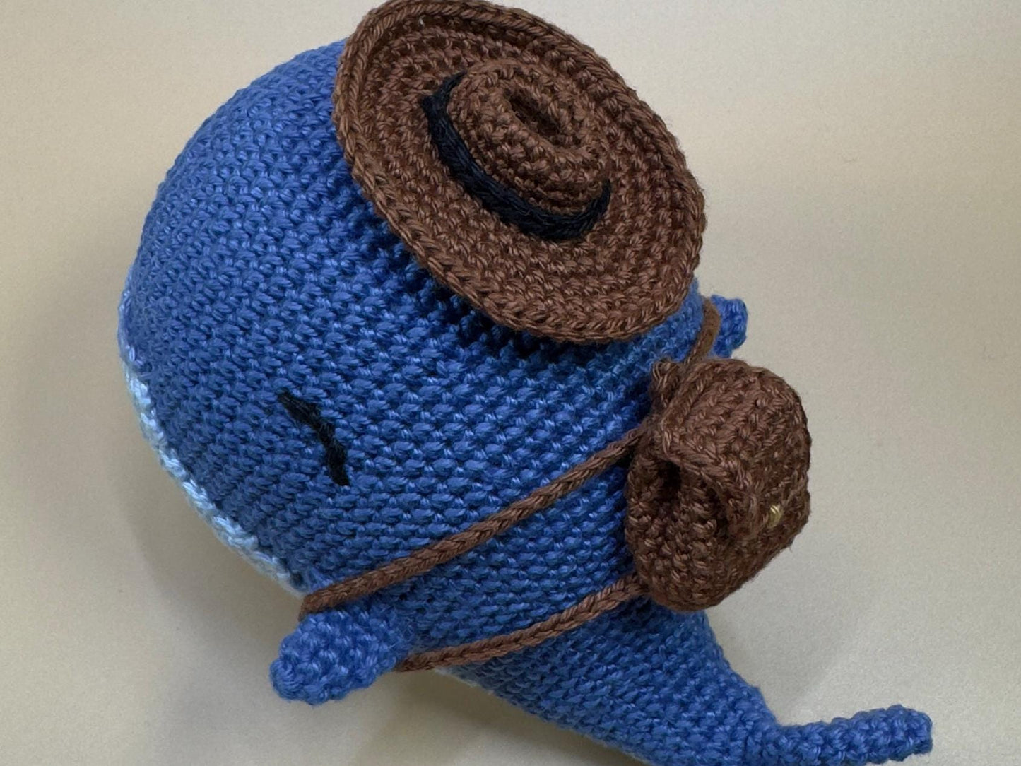 Mr. Magellan - The Whale in English, Spanish and German