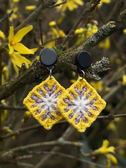 Mosaic Bloom Granny Square in English and Spanish