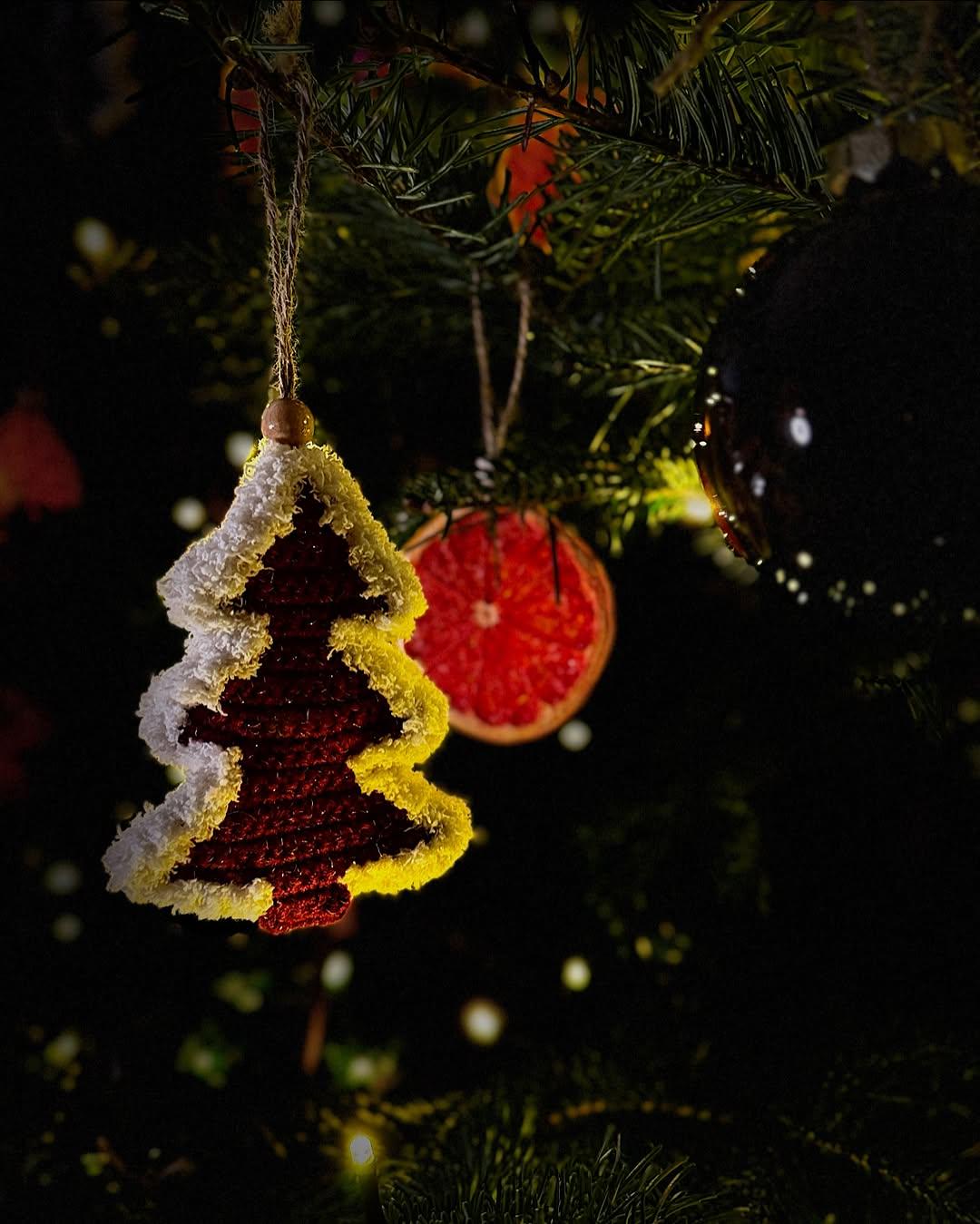 Weihnachtsbaum-Anhänger auf Englisch
