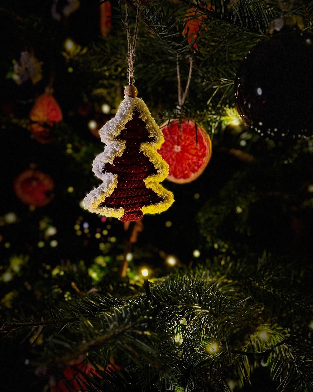 Weihnachtsbaum-Anhänger auf Englisch