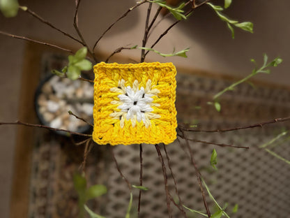 Mosaic Bloom Granny Square in English and Spanish