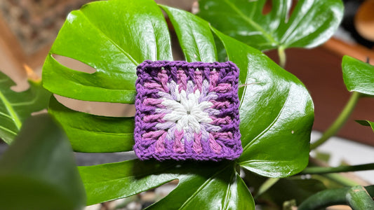 Mosaic Bloom Granny Square in English and Spanish