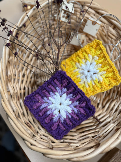 Mosaic Bloom Granny Square in English and Spanish