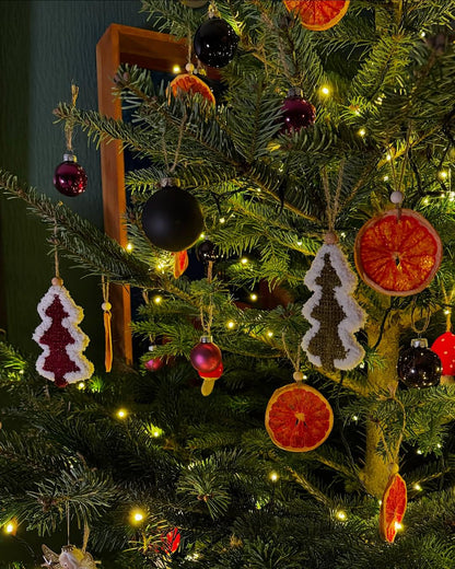 Weihnachtsbaum-Anhänger auf Englisch