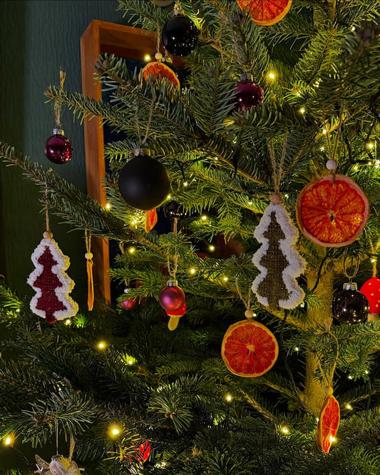 Weihnachtsbaum-Anhänger auf Englisch